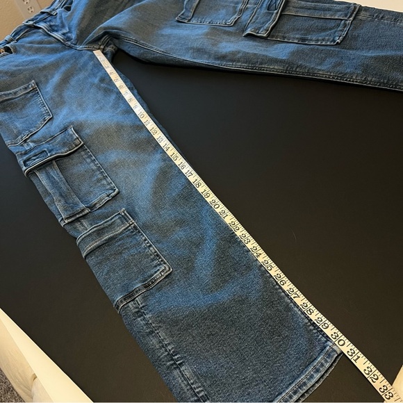 AMERICAN EAGLE Super High Rise Baggy Straight Cargo Jeans size 4, medium wash - Picture 7 of 16